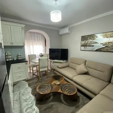 Cenis Apartament Tirana