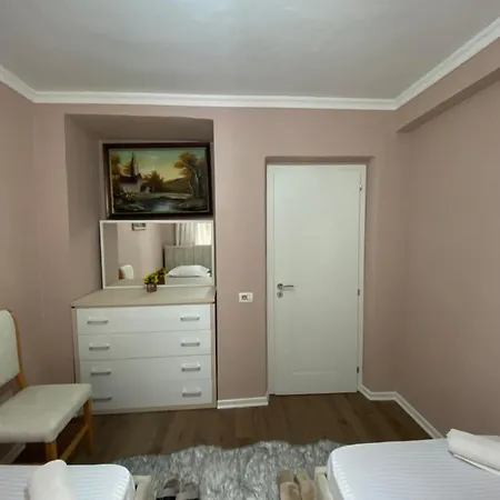 Cenis Apartament Tirana